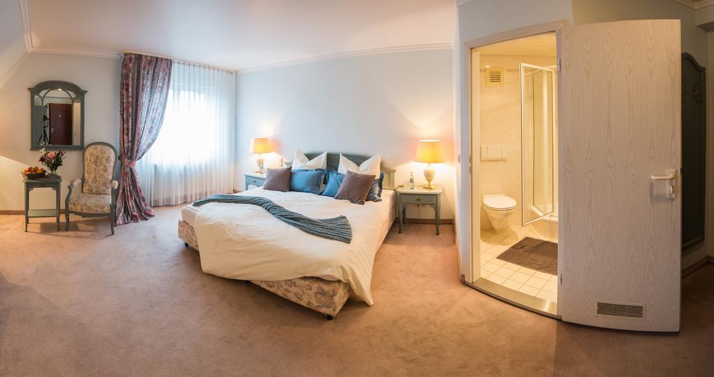 Hotel & Restaurant Zum Vater Rhein Monheim am Rhein Room photo